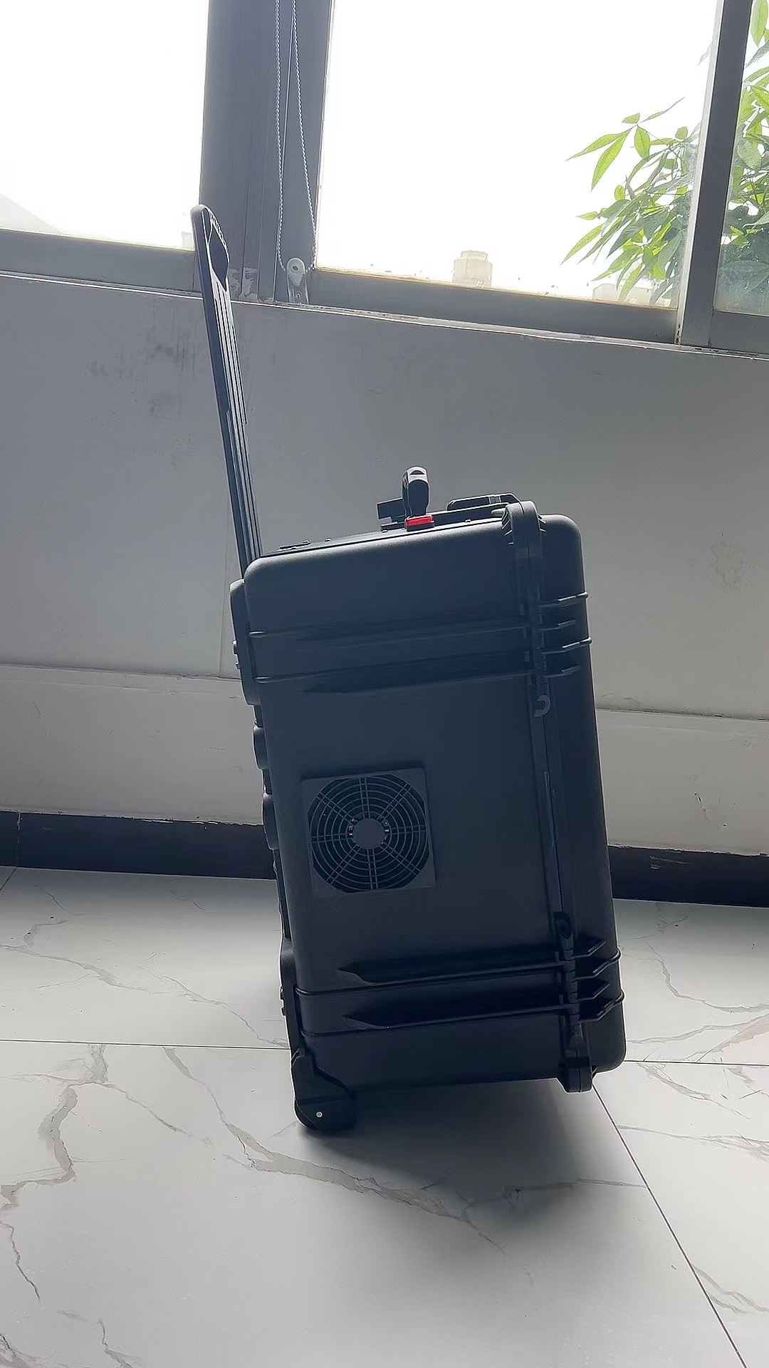 双清手拉箱型移动通信干扰器